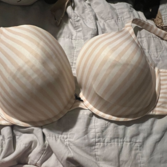 Bra Lot - 6 bras - 1 44D, 4 44 DD, 1 46DD - Picture 14 of 14